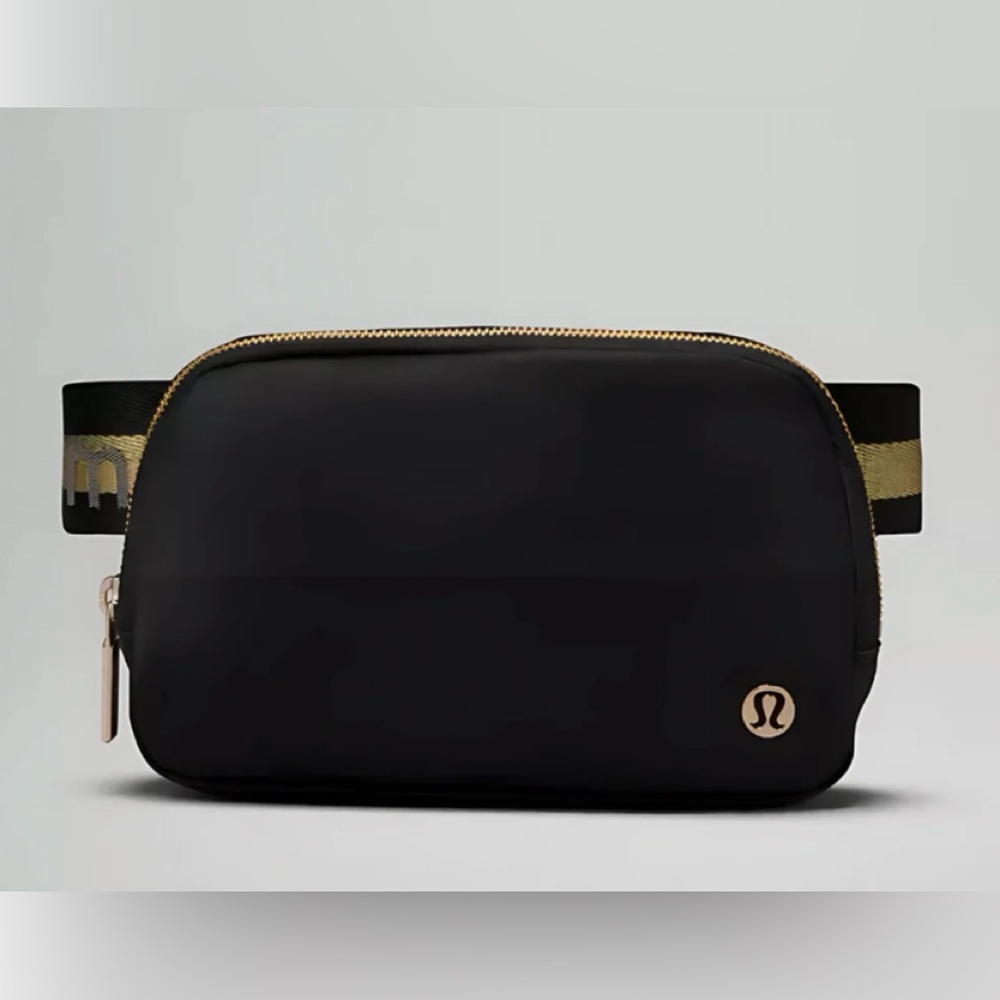 Lululemon Everywhere Belt Bag 1L Metallic Wordmark. NWT